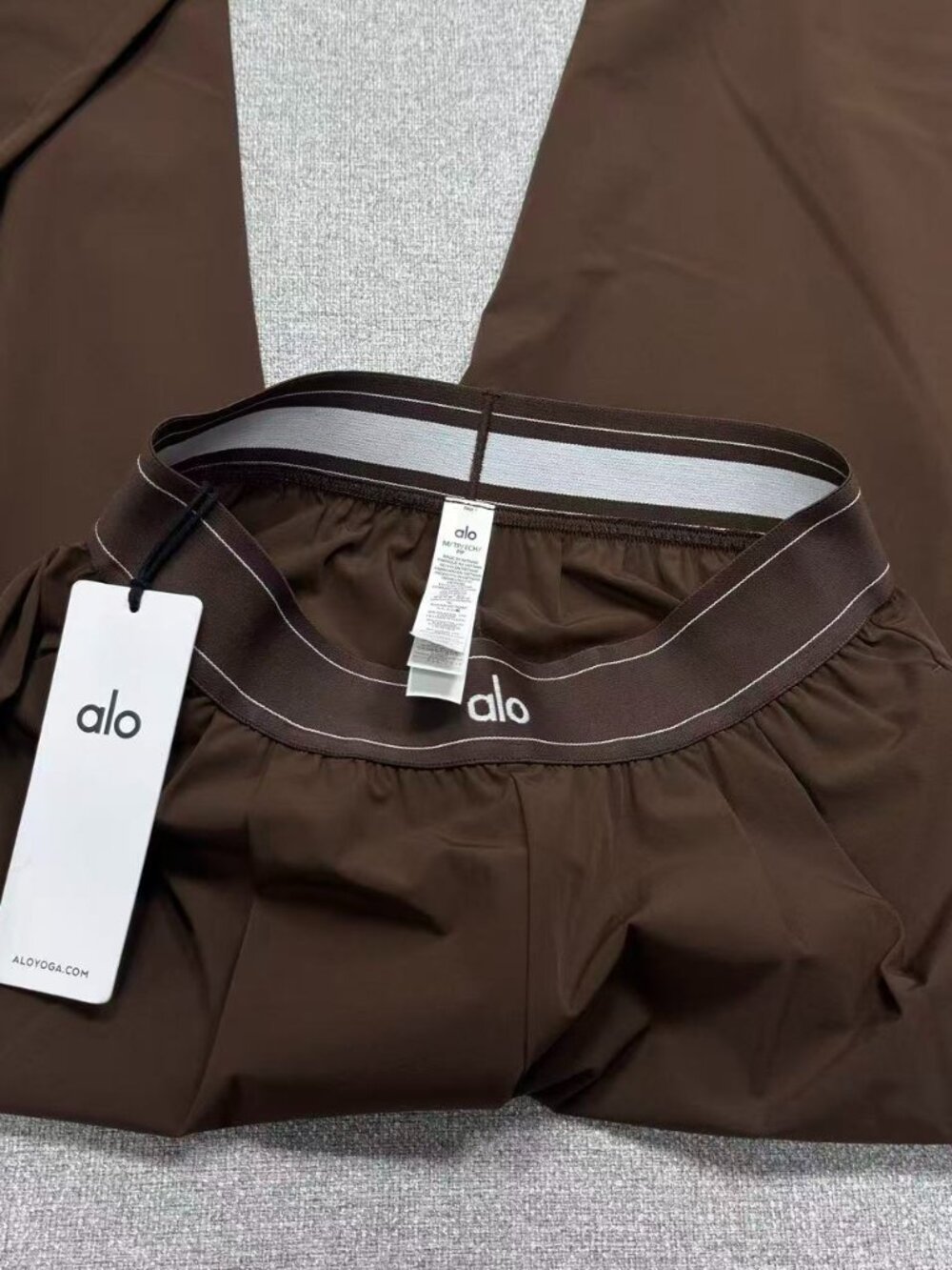 NWT Alo Yoga Suit Up Trouser Espresso Brown🤎Relaxed Fit Pants - Picture 3 of 8
